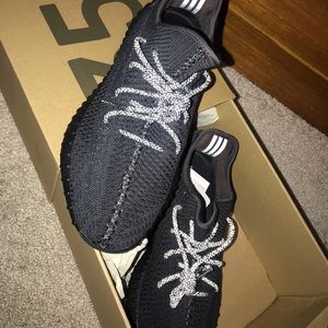 Yeezy Boost 350 V2 Black reflective